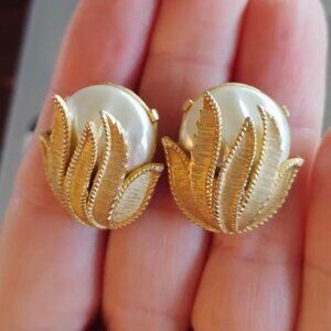 Sarah Coventry "Hidden Pearl" Clip Earrings